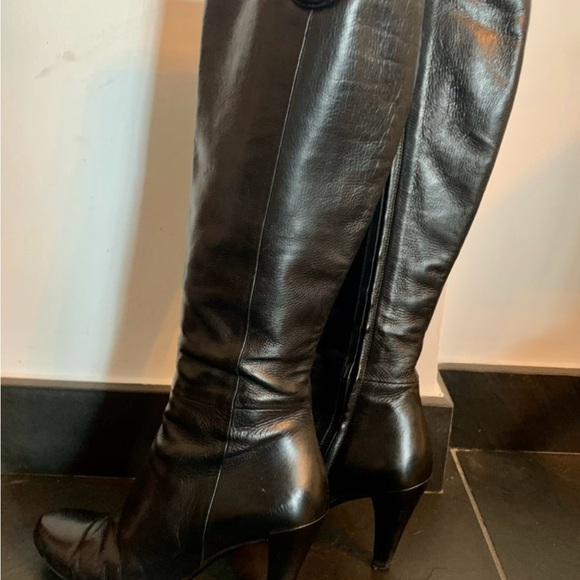 Gucci boot in soft black leather
Jewel button. - Picture 3 of 9